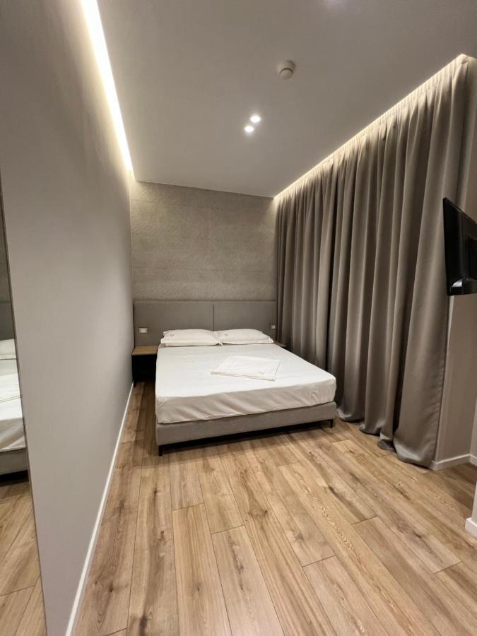 Enzo Rooms & Apartment Blloku Tirana Zewnętrze zdjęcie