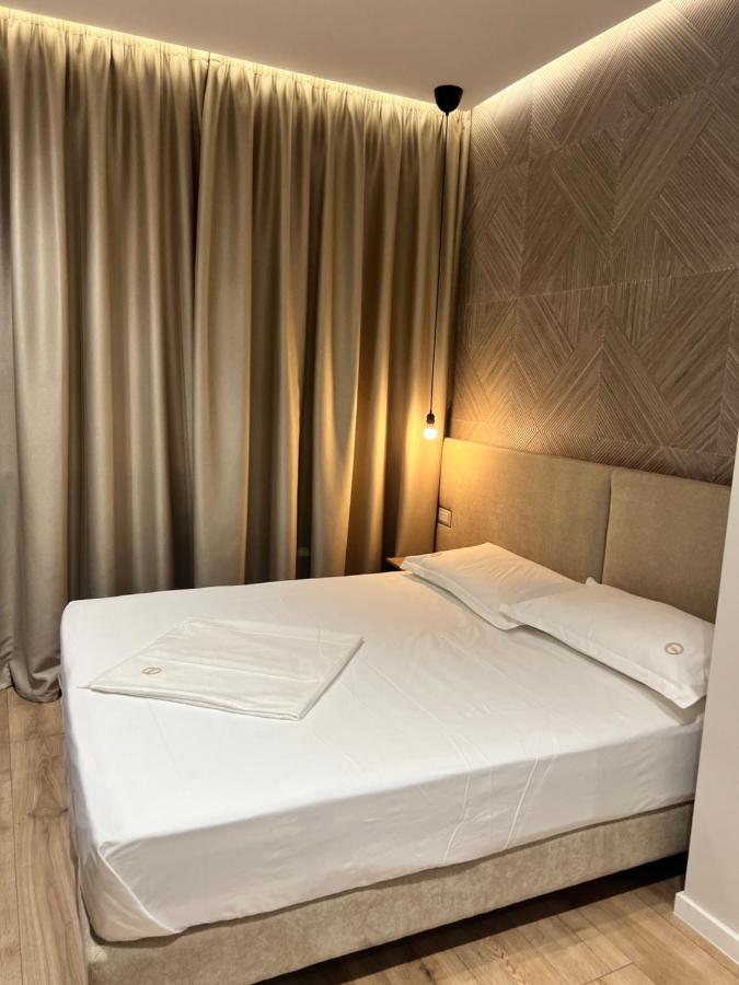 Enzo Rooms & Apartment Blloku Tirana Zewnętrze zdjęcie