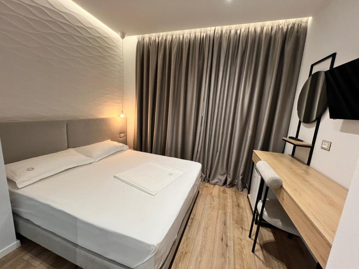 Enzo Rooms & Apartment Blloku Tirana Zewnętrze zdjęcie