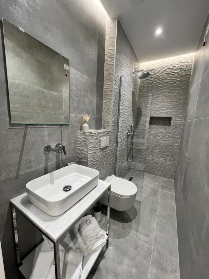 Enzo Rooms & Apartment Blloku Tirana Zewnętrze zdjęcie