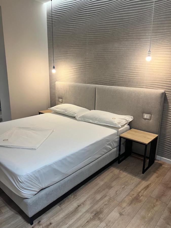 Enzo Rooms & Apartment Blloku Tirana Zewnętrze zdjęcie