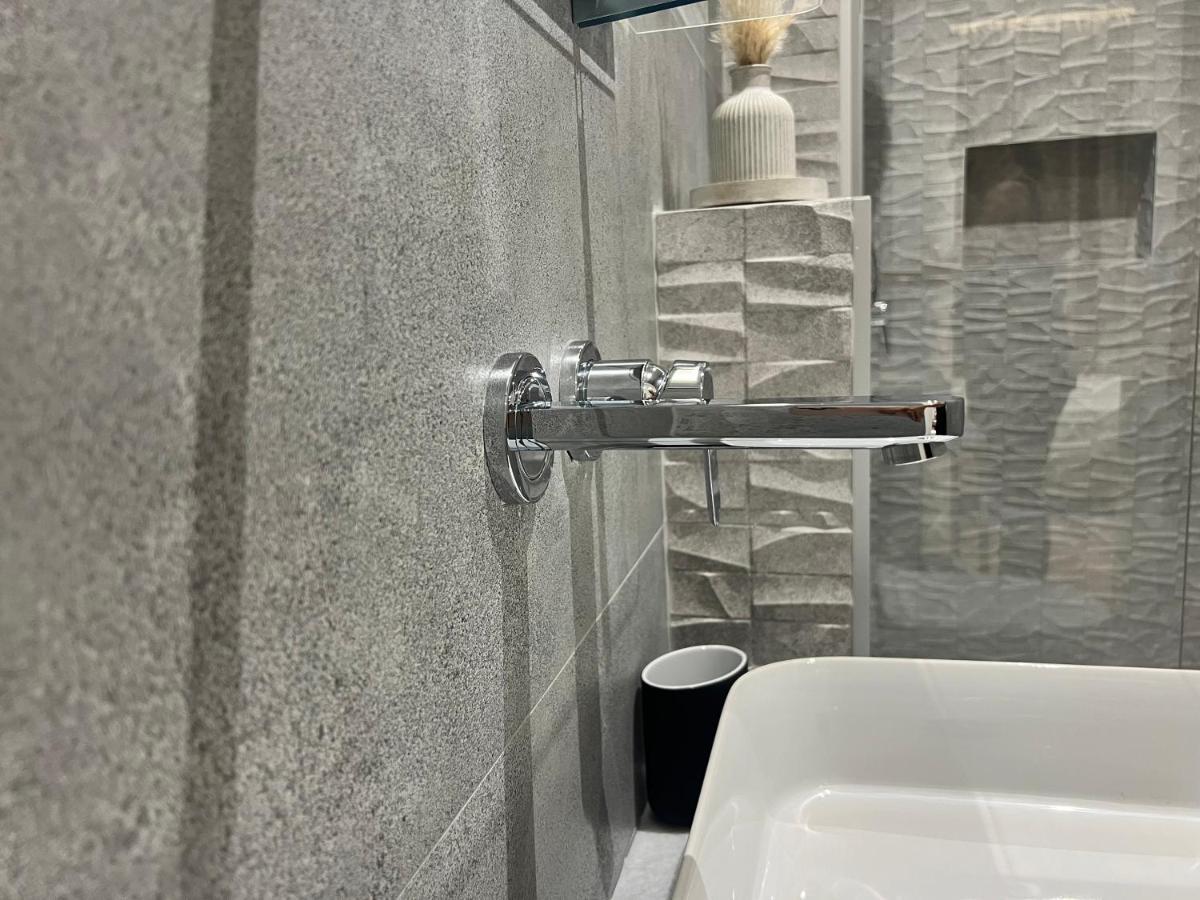 Enzo Rooms & Apartment Blloku Tirana Zewnętrze zdjęcie