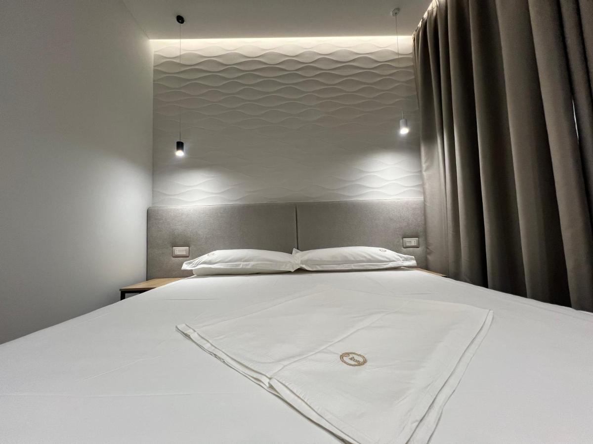 Enzo Rooms & Apartment Blloku Tirana Zewnętrze zdjęcie
