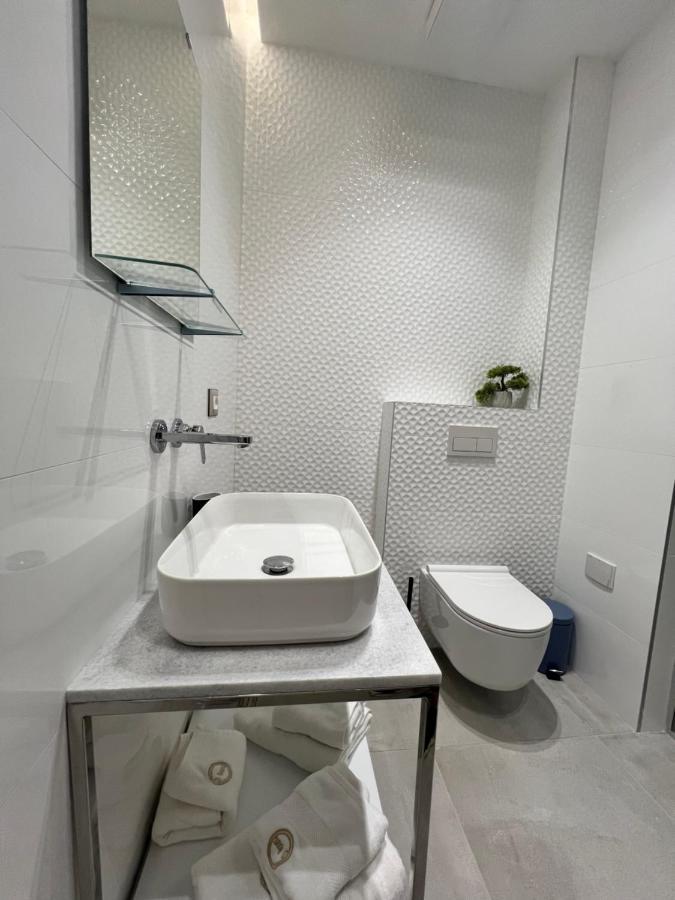 Enzo Rooms & Apartment Blloku Tirana Zewnętrze zdjęcie