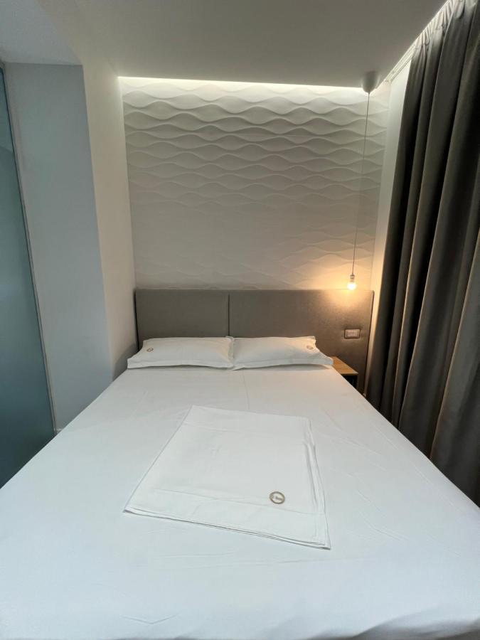 Enzo Rooms & Apartment Blloku Tirana Zewnętrze zdjęcie