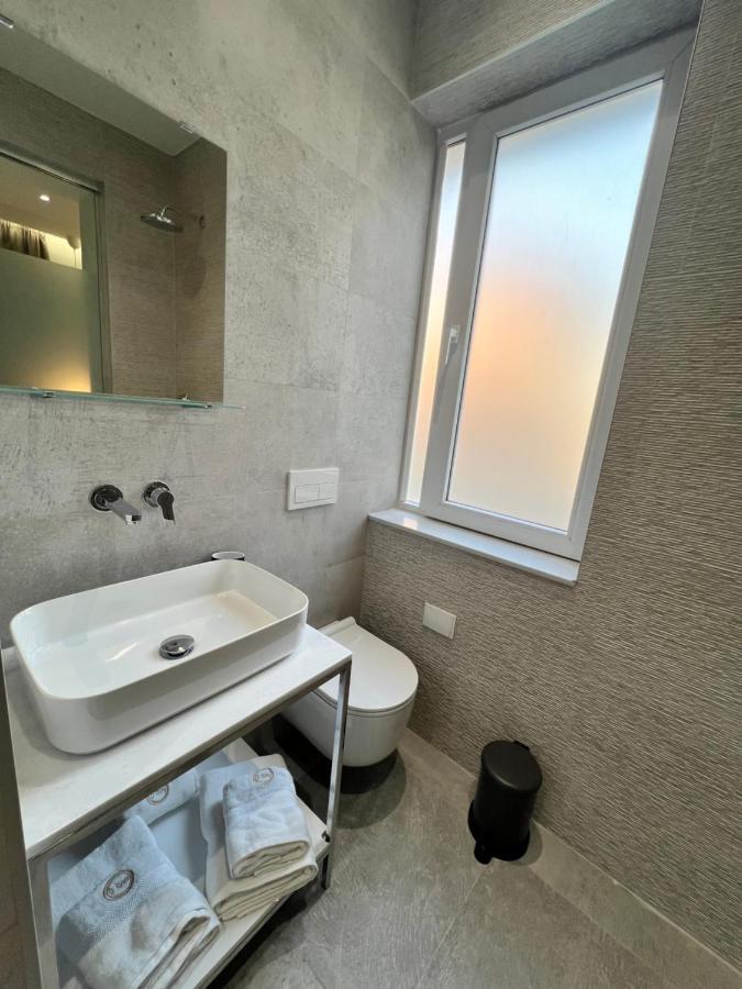 Enzo Rooms & Apartment Blloku Tirana Zewnętrze zdjęcie