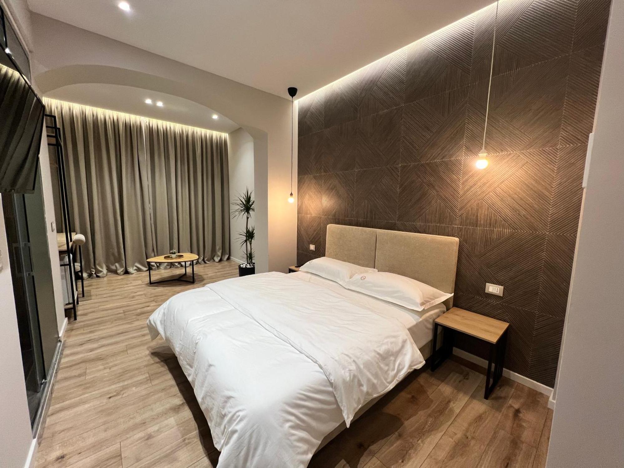Enzo Rooms & Apartment Blloku Tirana Zewnętrze zdjęcie
