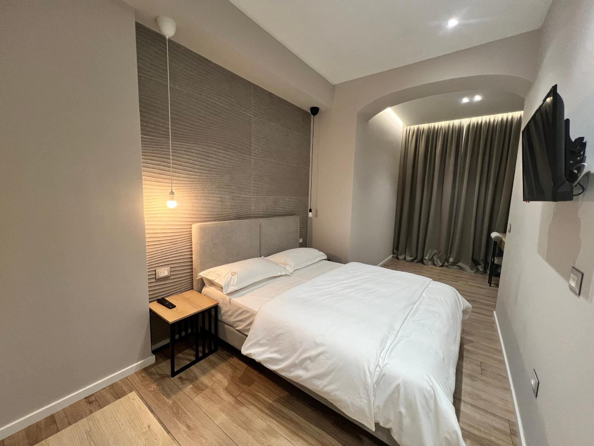 Enzo Rooms & Apartment Blloku Tirana Zewnętrze zdjęcie