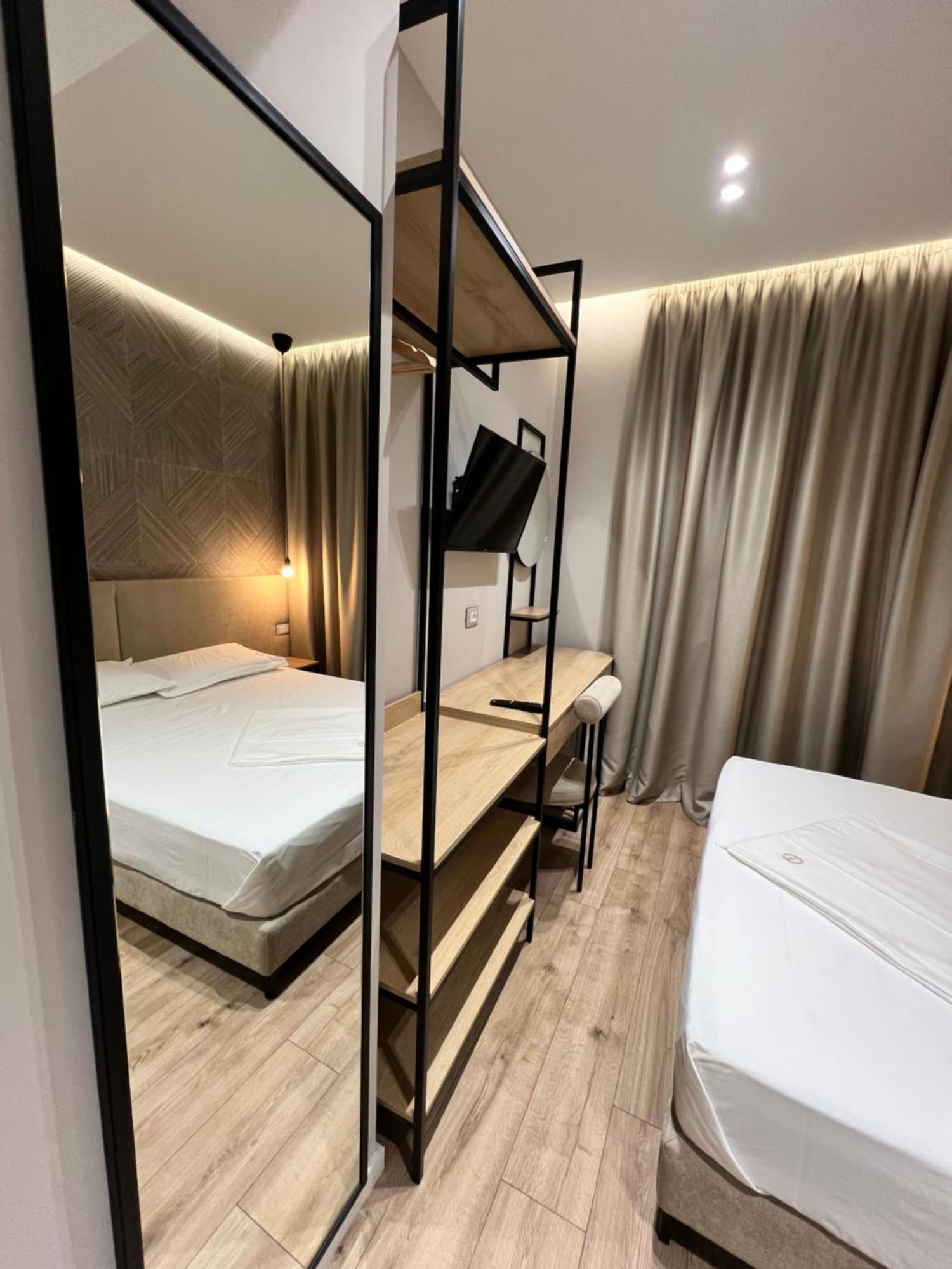 Enzo Rooms & Apartment Blloku Tirana Zewnętrze zdjęcie