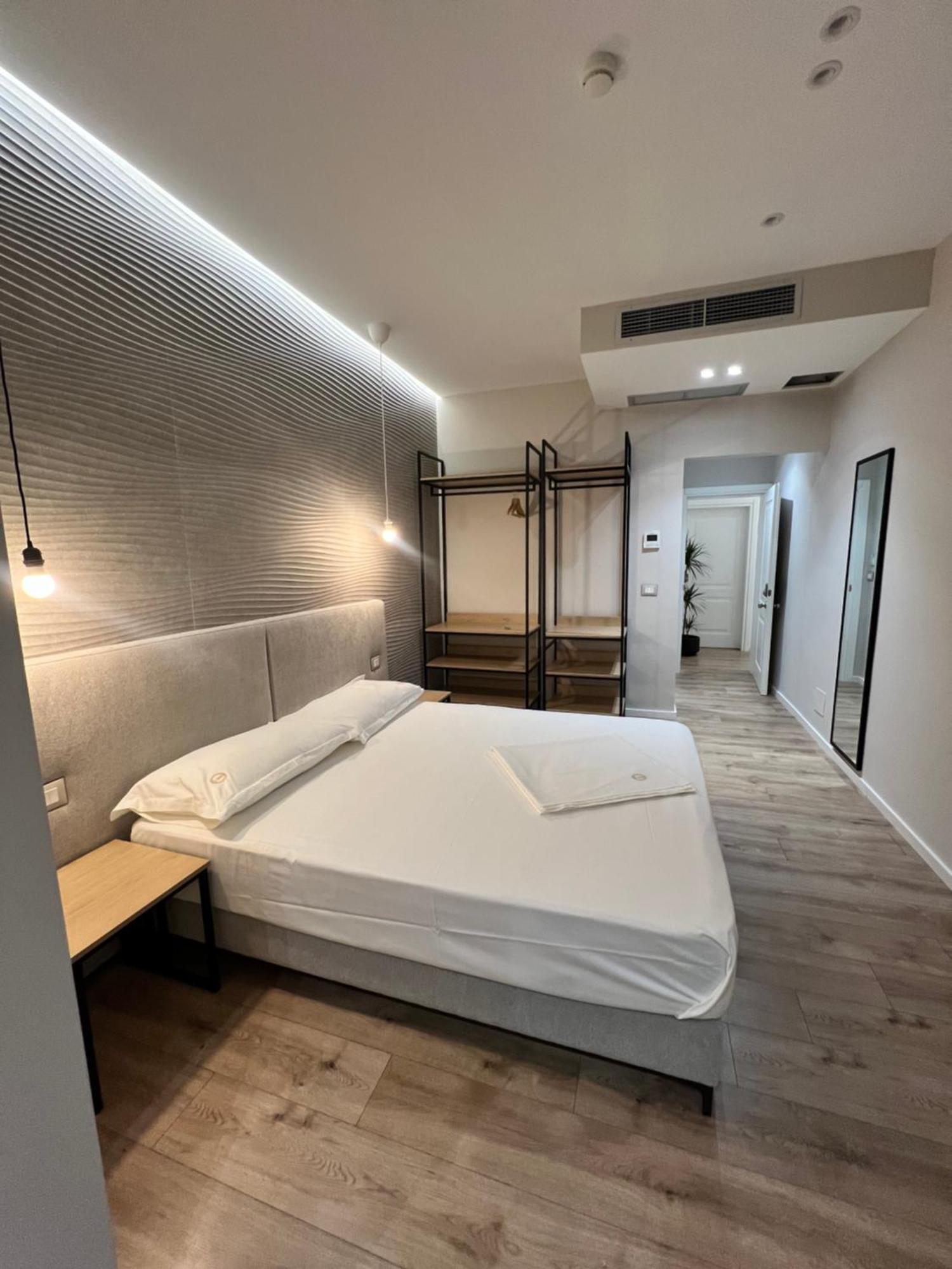 Enzo Rooms & Apartment Blloku Tirana Zewnętrze zdjęcie